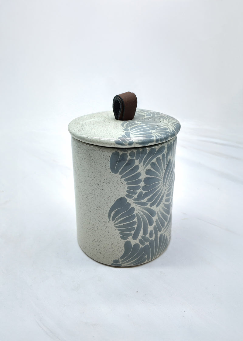 Envase con Detalle en Piel